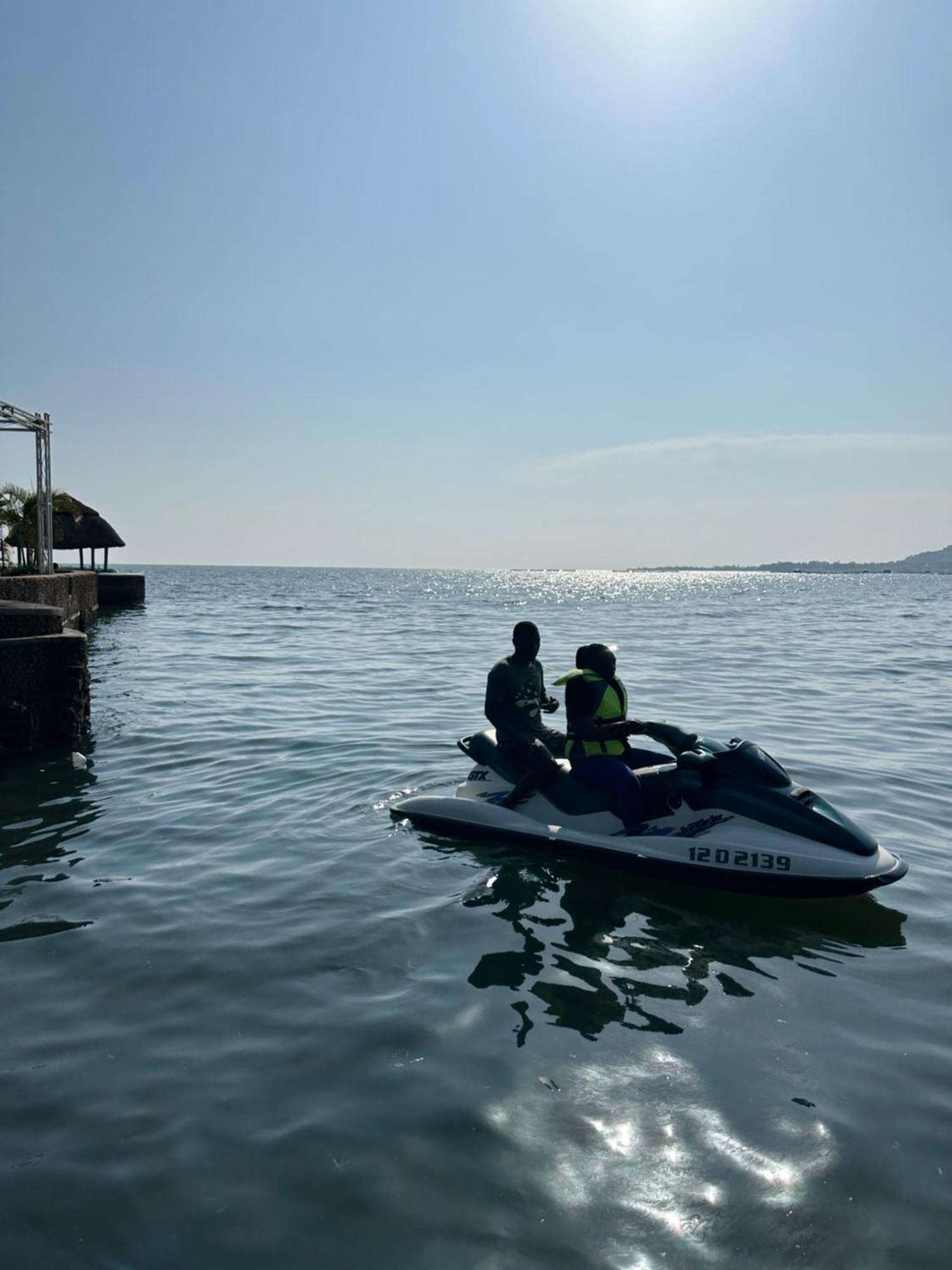 אנטבה Country Lake Resort Garuga מראה חיצוני תמונה