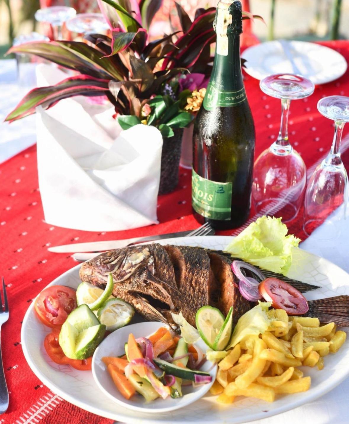 אנטבה Country Lake Resort Garuga מראה חיצוני תמונה